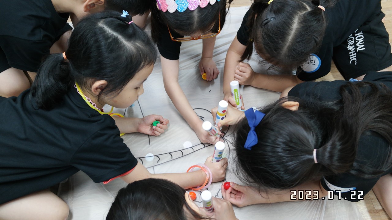 BandPhoto_2023_07_24_18_45_03_28.jpg : 2023년 7월 22일 유치부 <여름성경학교 첫째날>