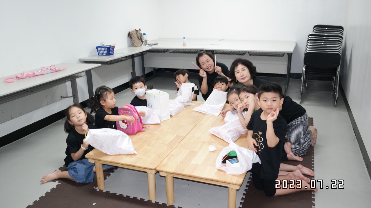 BandPhoto_2023_07_24_18_45_26_43.jpg : 2023년 7월 22일 유치부 <여름성경학교 첫째날>