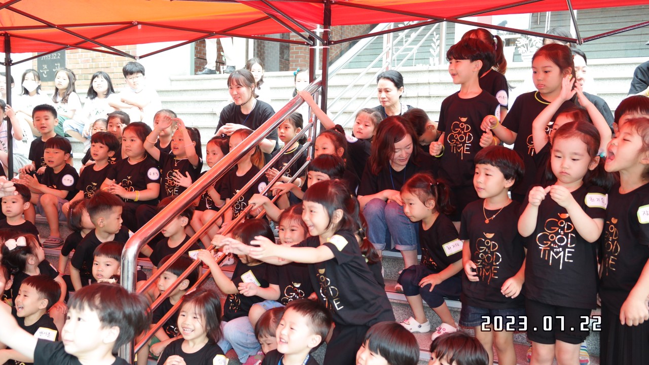 BandPhoto_2023_07_24_18_44_35_18.jpg : 2023년 7월 22일 유치부 <여름성경학교 첫째날>