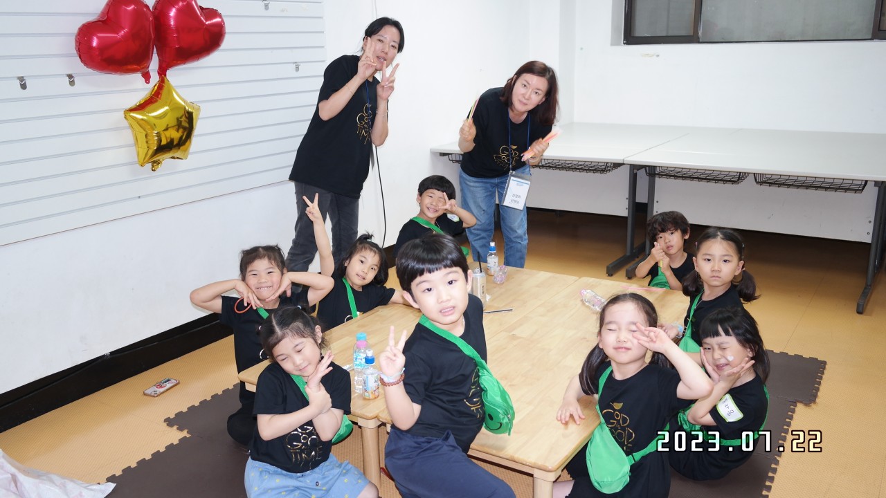 BandPhoto_2023_07_24_18_45_26_42.jpg : 2023년 7월 22일 유치부 <여름성경학교 첫째날>