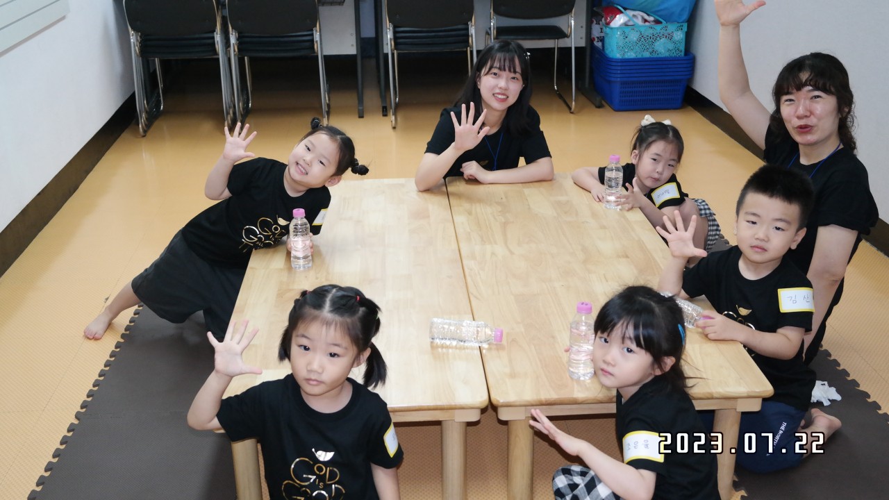 BandPhoto_2023_07_24_18_44_10_33.jpg : 2023년 7월 22일 유치부 <여름성경학교 첫째날>