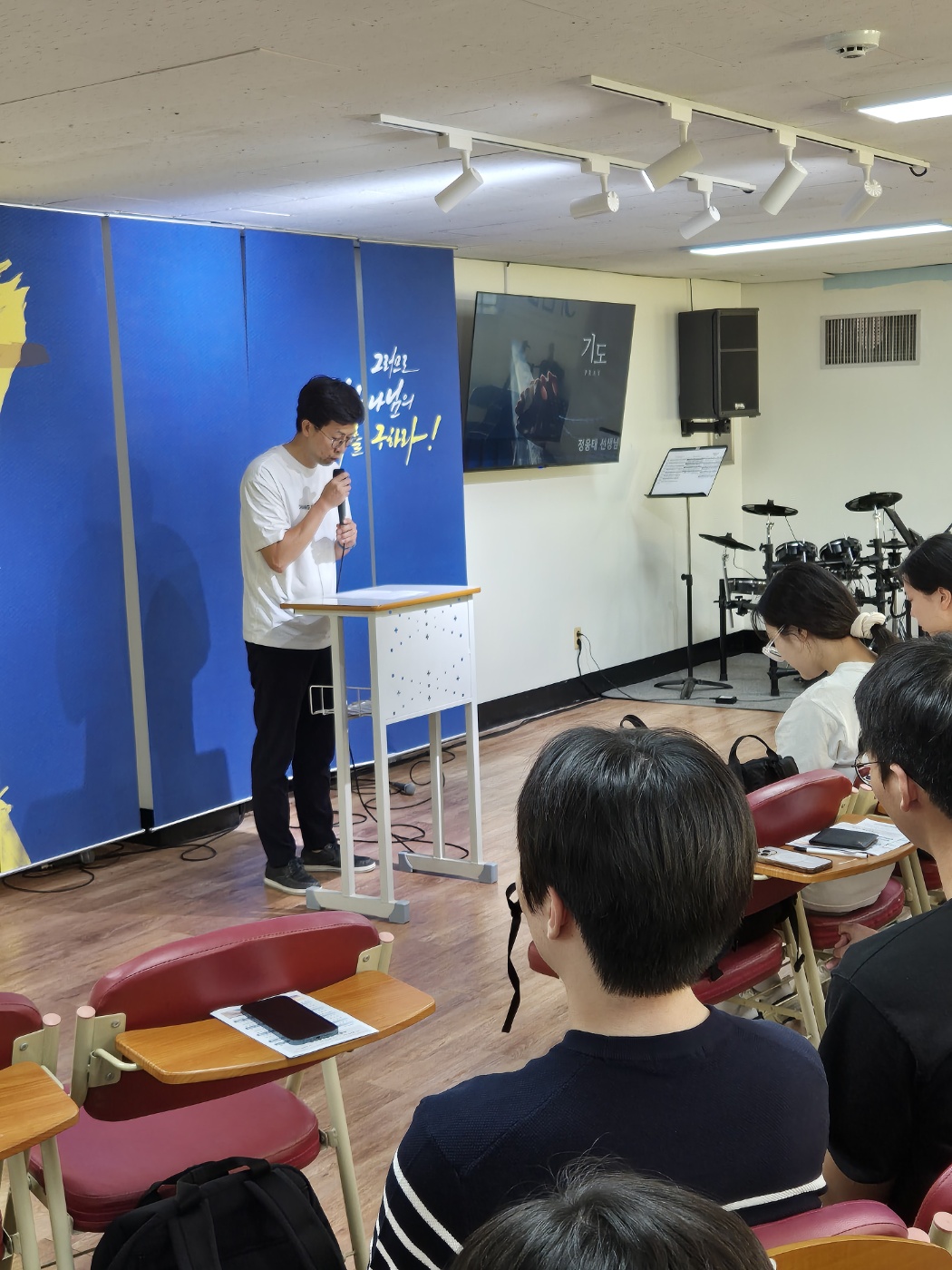 KakaoTalk_20240930_222930553_02.jpg : 9월 29일 고등부 예배 사진입니다