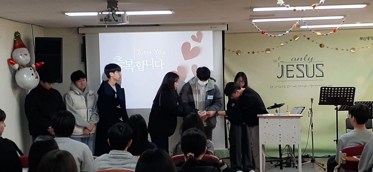 KakaoTalk_20240114_205924646_15.jpg : 1/14 고등부 예배 사진입니다