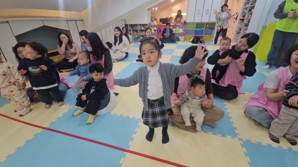 [크기변환]2026년 부산중앙교회 영아부_사진_20260405_50.jpg : 4월5일 주일 영아부 예배