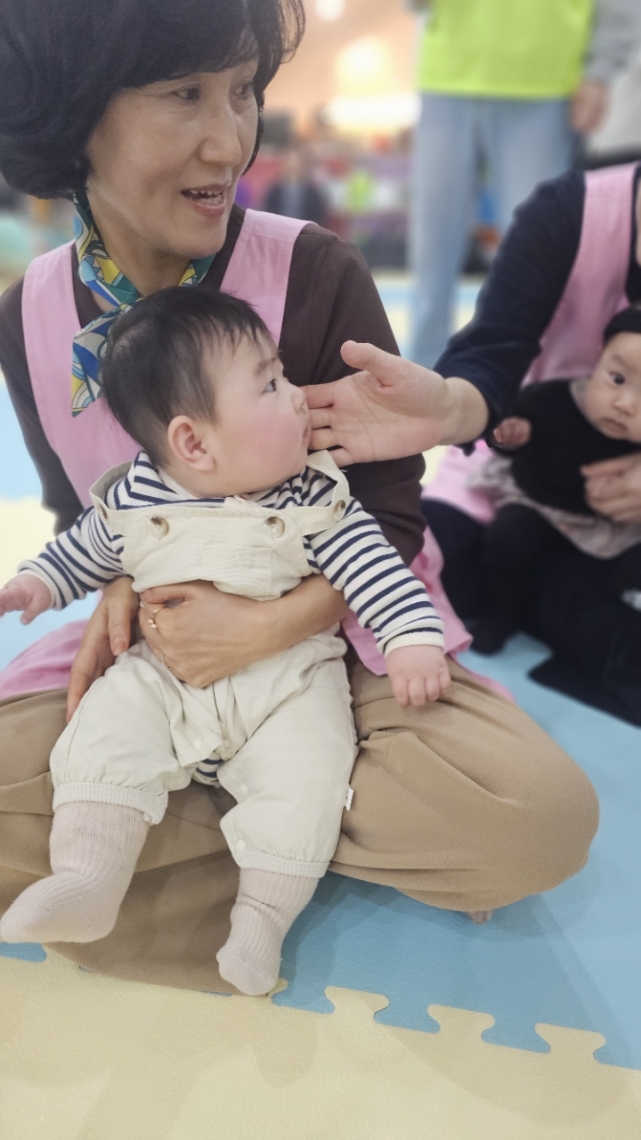 [크기변환]2026년 부산중앙교회 영아부_사진_20260405_24.jpg : 4월5일 주일 영아부 예배