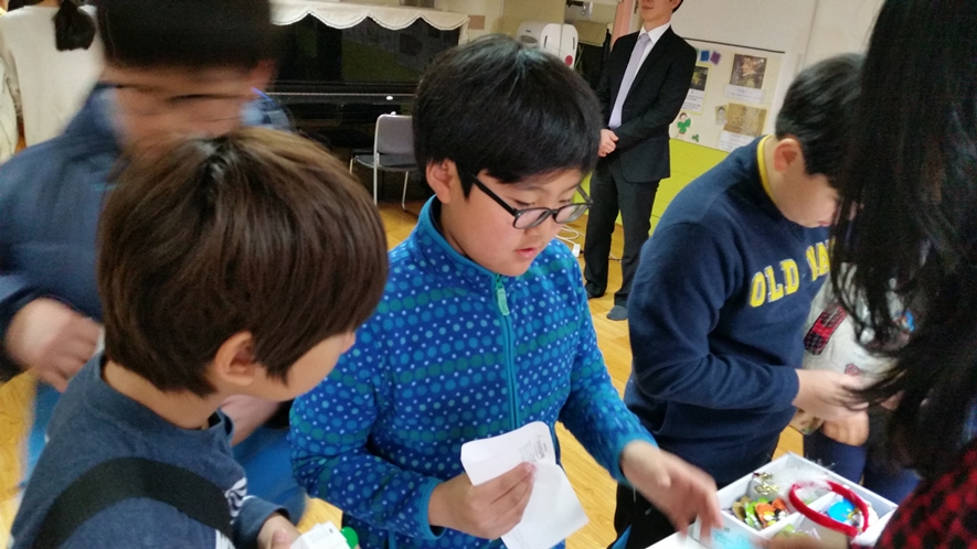 20141130_100658.jpg : [초등부]11월30일 달란트잔치!!
