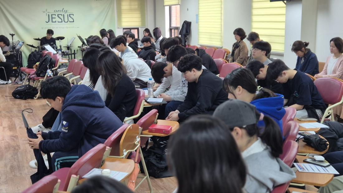 KakaoTalk_20250426_011404212_09.jpg : 4월 20일 종려주일 고등부 예배 사진입니다~