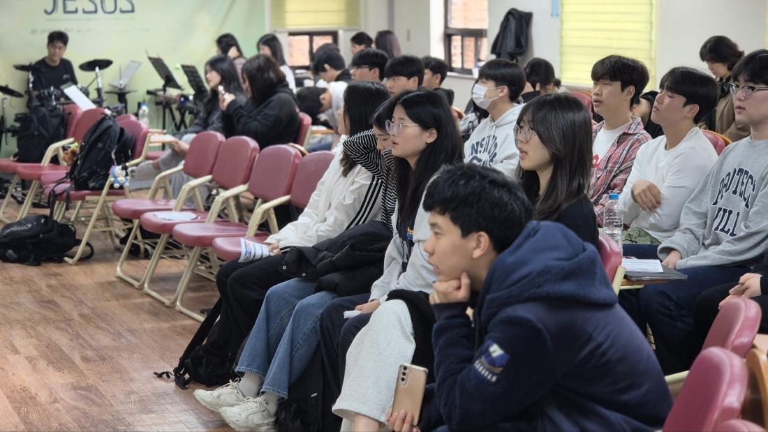 KakaoTalk_20250426_011404212_07.jpg : 4월 20일 종려주일 고등부 예배 사진입니다~