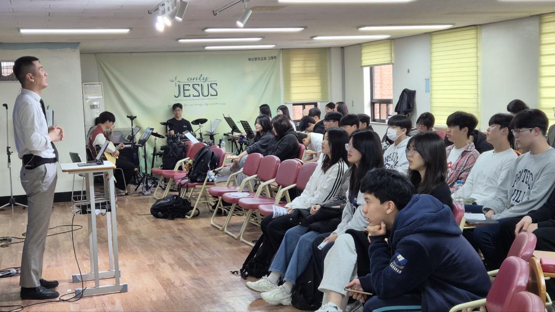 KakaoTalk_20250426_011404212_08.jpg : 4월 20일 종려주일 고등부 예배 사진입니다~
