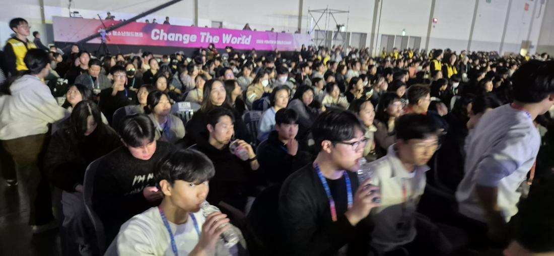 KakaoTalk_20250109_214900524_01.jpg : 2025년 1월 8일 고등부 수련회 사진입니다~