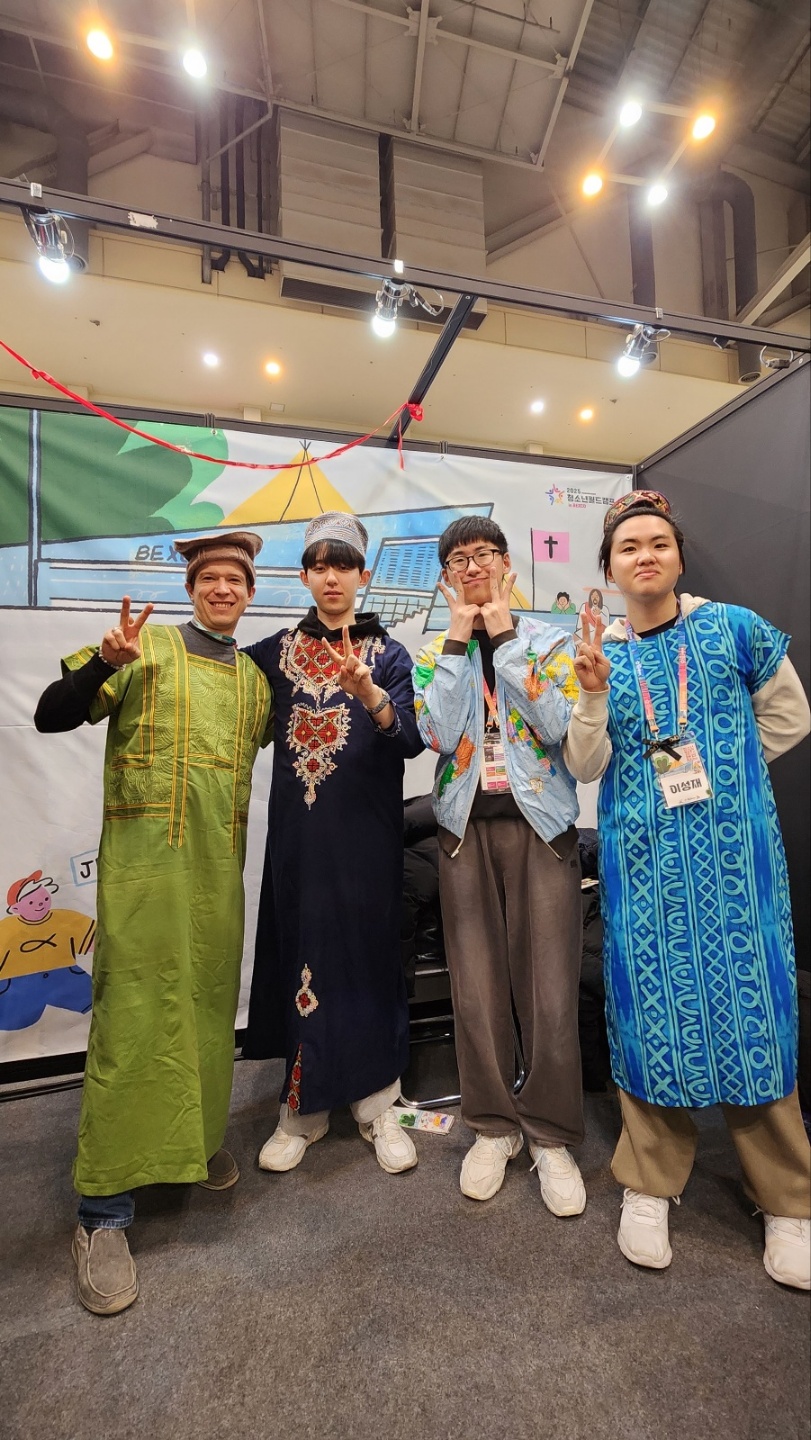 KakaoTalk_20250109_214803640_19.jpg : 2025년 1월 8일 고등부 수련회 사진입니다~