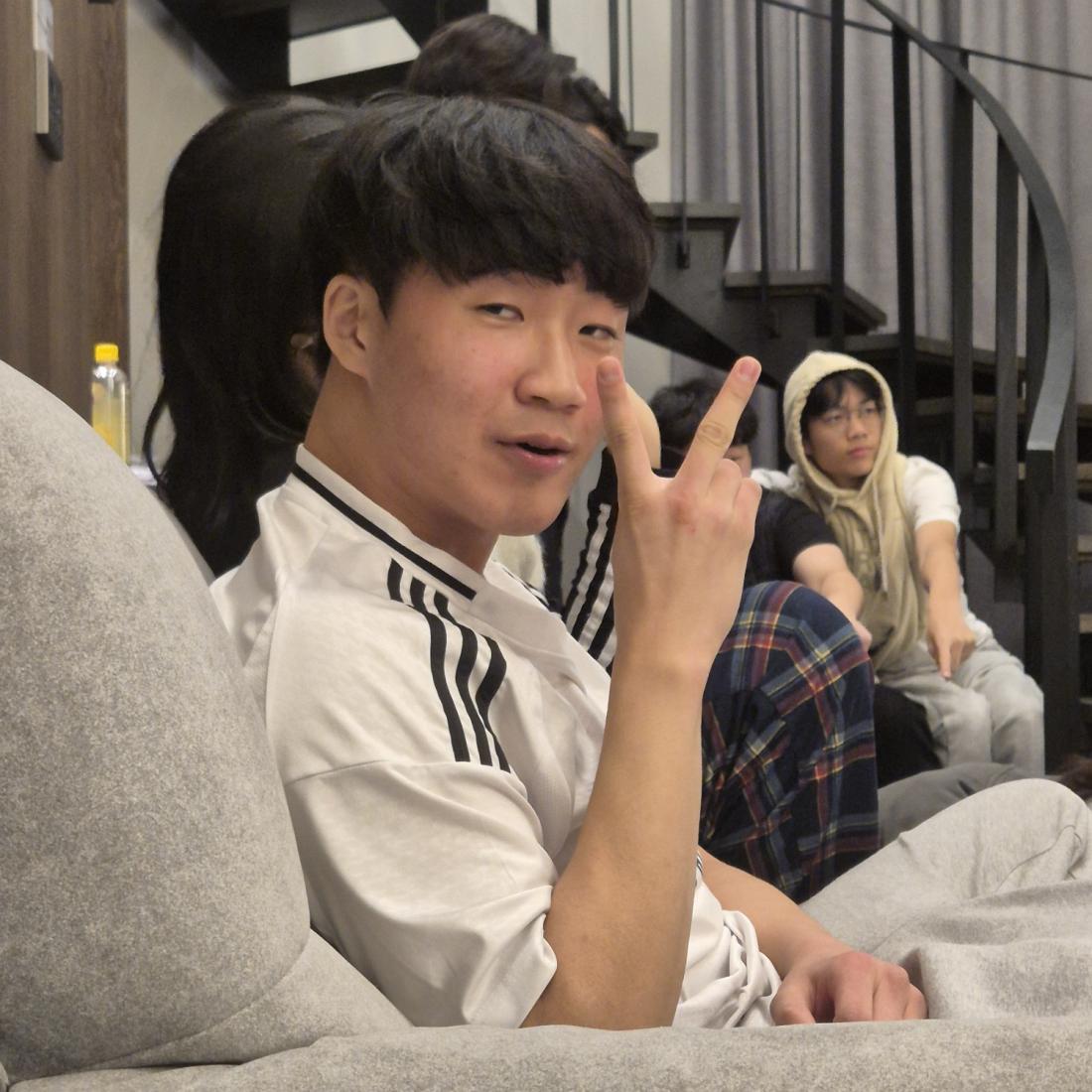 KakaoTalk_20250109_214900524_17.jpg : 2025년 1월 8일 고등부 수련회 사진입니다~