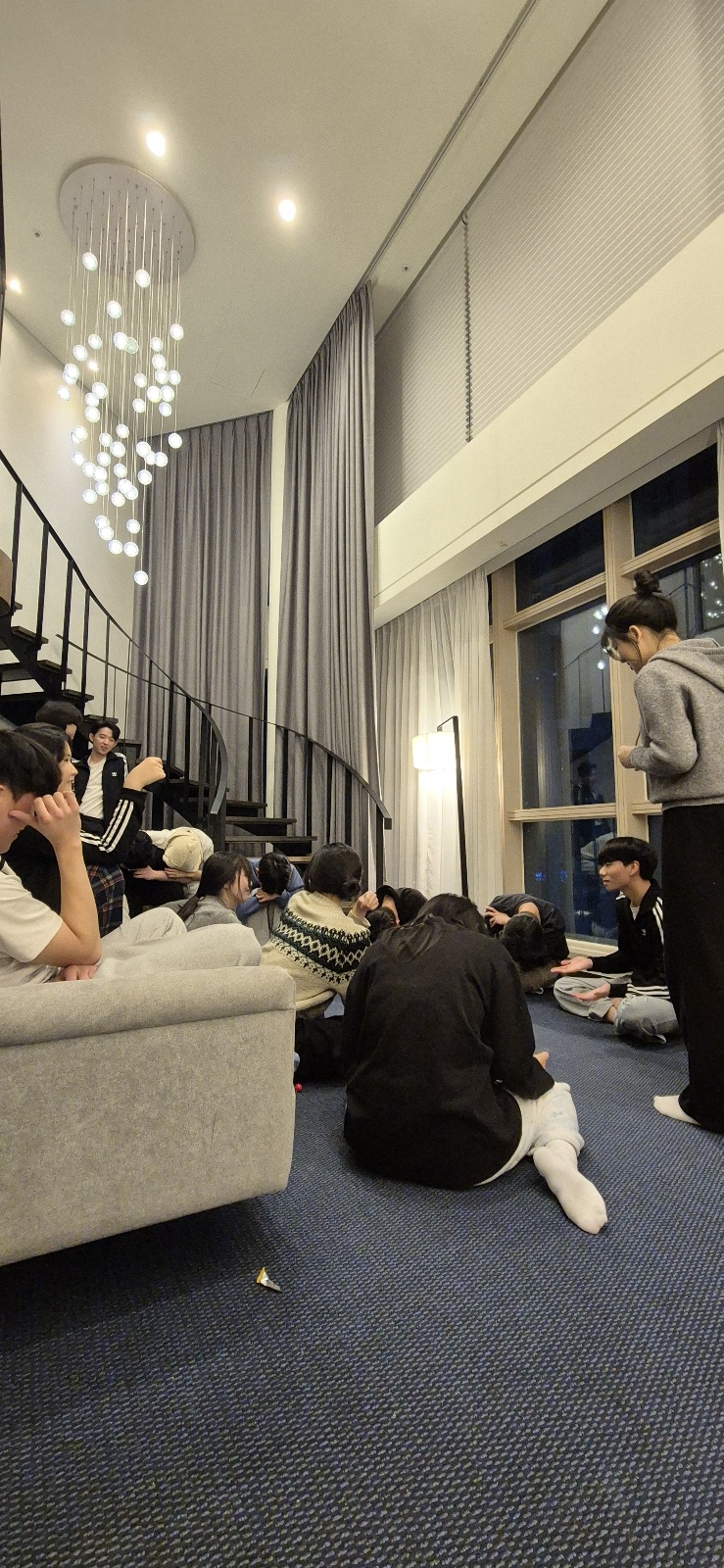 KakaoTalk_20250109_214900524_16.jpg : 2025년 1월 8일 고등부 수련회 사진입니다~