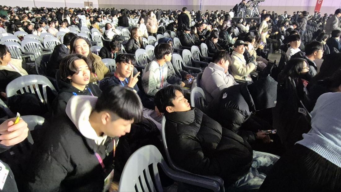 KakaoTalk_20250109_214803640_02.jpg : 2025년 1월 8일 고등부 수련회 사진입니다~