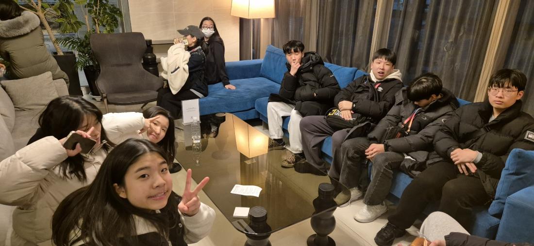 KakaoTalk_20250109_214900524_11.jpg : 2025년 1월 8일 고등부 수련회 사진입니다~