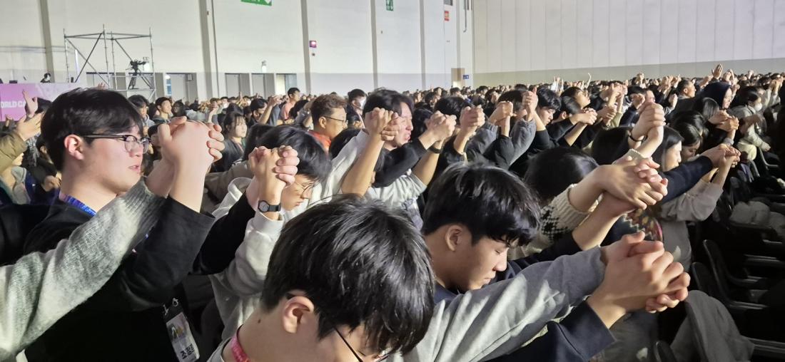 KakaoTalk_20250109_214900524_08.jpg : 2025년 1월 8일 고등부 수련회 사진입니다~