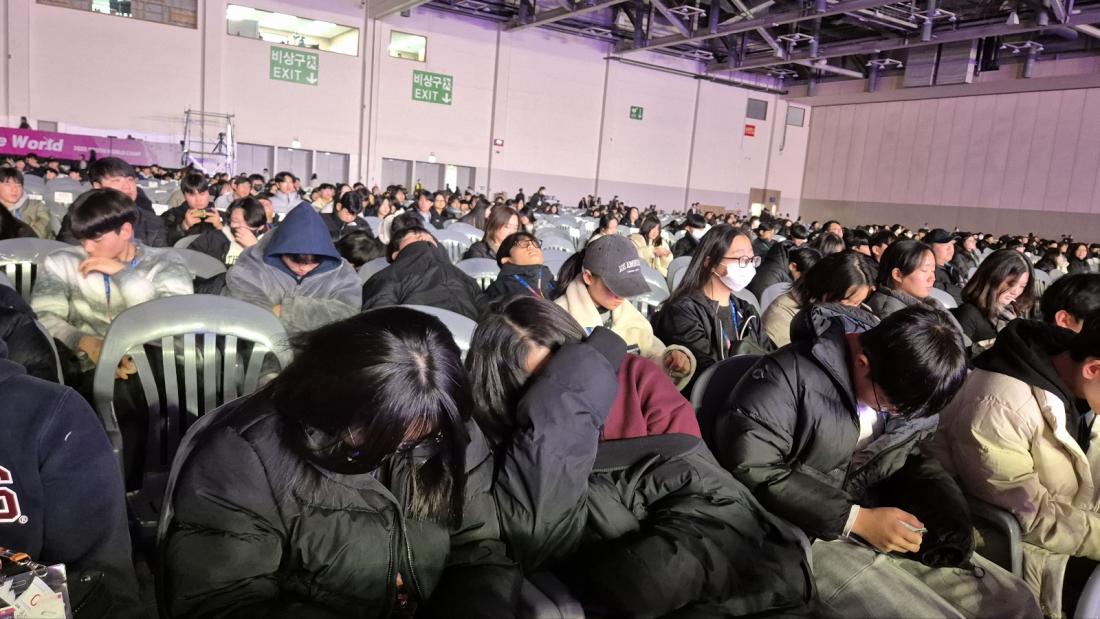 KakaoTalk_20250109_214803640_06.jpg : 2025년 1월 8일 고등부 수련회 사진입니다~