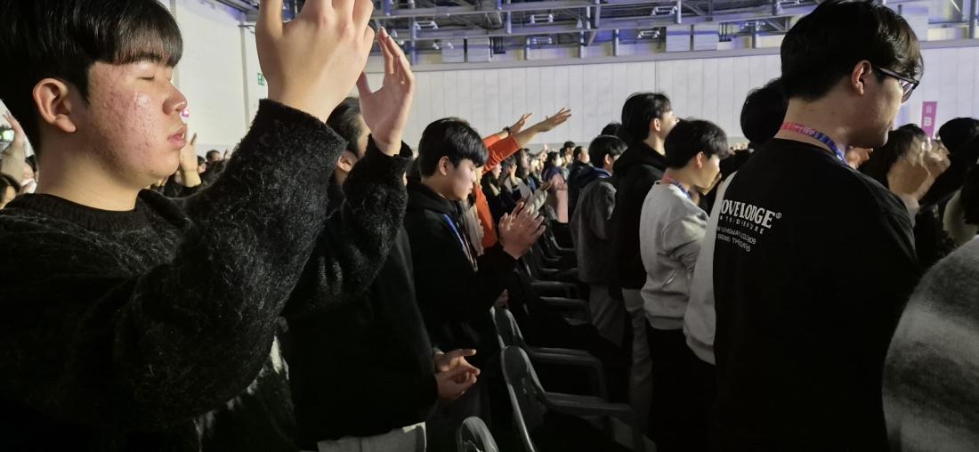 KakaoTalk_20250109_214900524_04.jpg : 2025년 1월 8일 고등부 수련회 사진입니다~