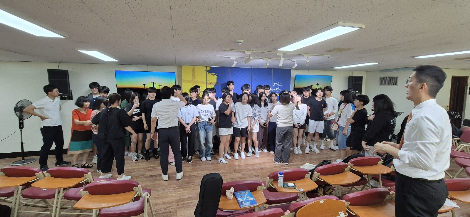KakaoTalk_20240825_214655650_09.jpg : 8월 25일 고등부 예배 사진입니다