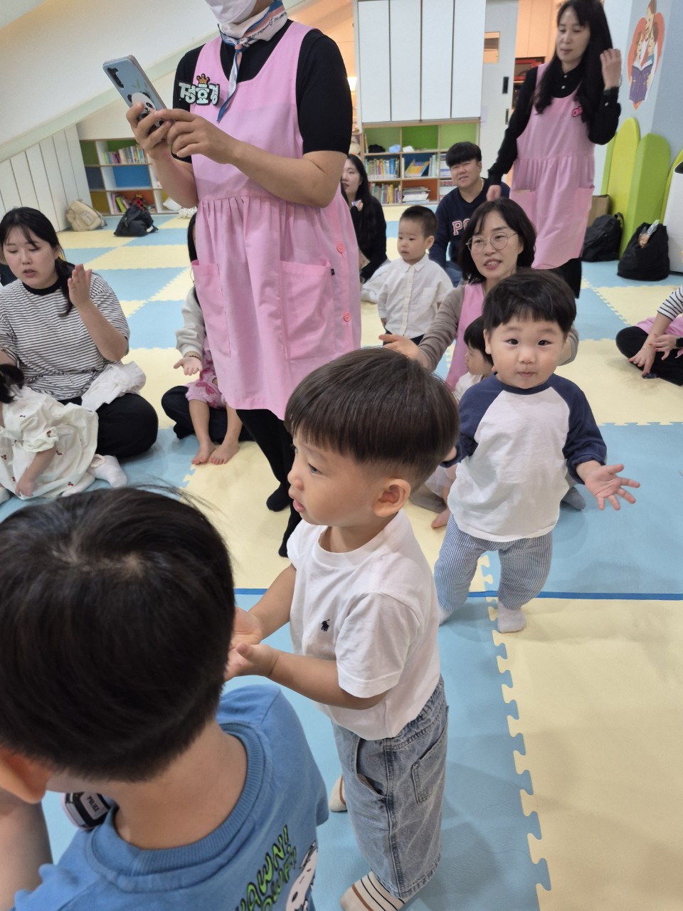 2025년 부산중앙교회 영아부_사진_20251020_21.jpg : 10월19일 주일 영아부 예배