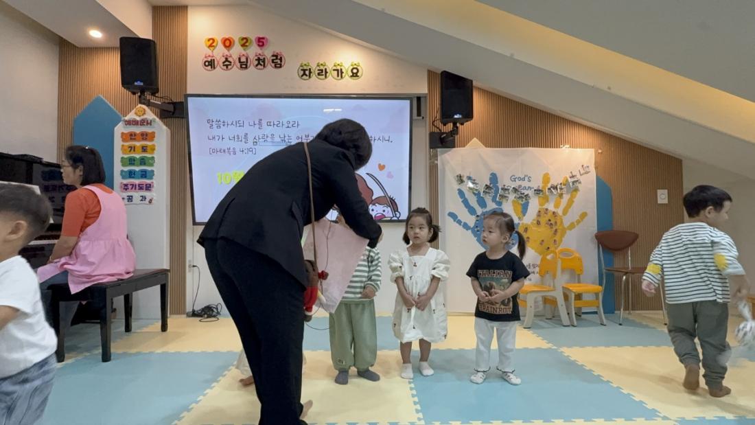 2025년 부산중앙교회 영아부_사진_20251020_28.jpg : 10월19일 주일 영아부 예배