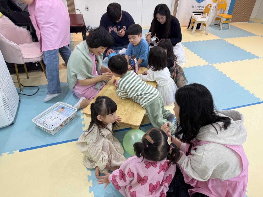 2025년 부산중앙교회 영아부_사진_20251020_24.jpg : 10월19일 주일 영아부 예배