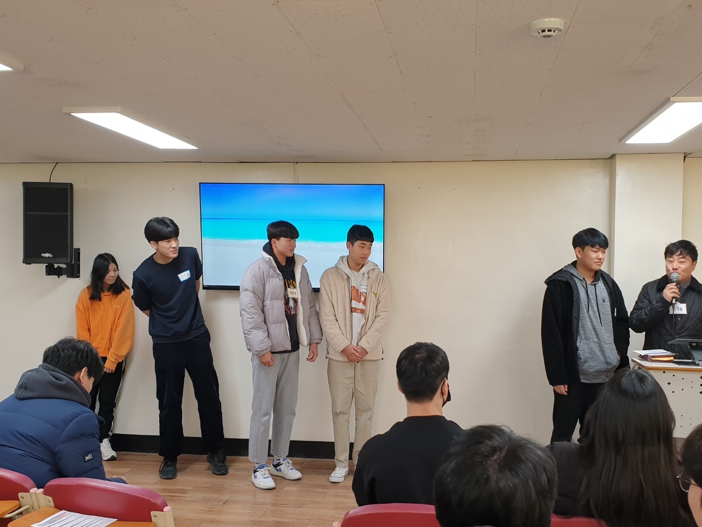 KakaoTalk_20240304_001256161_06.jpg : 고등부 3월 3일 예배 사진입니다