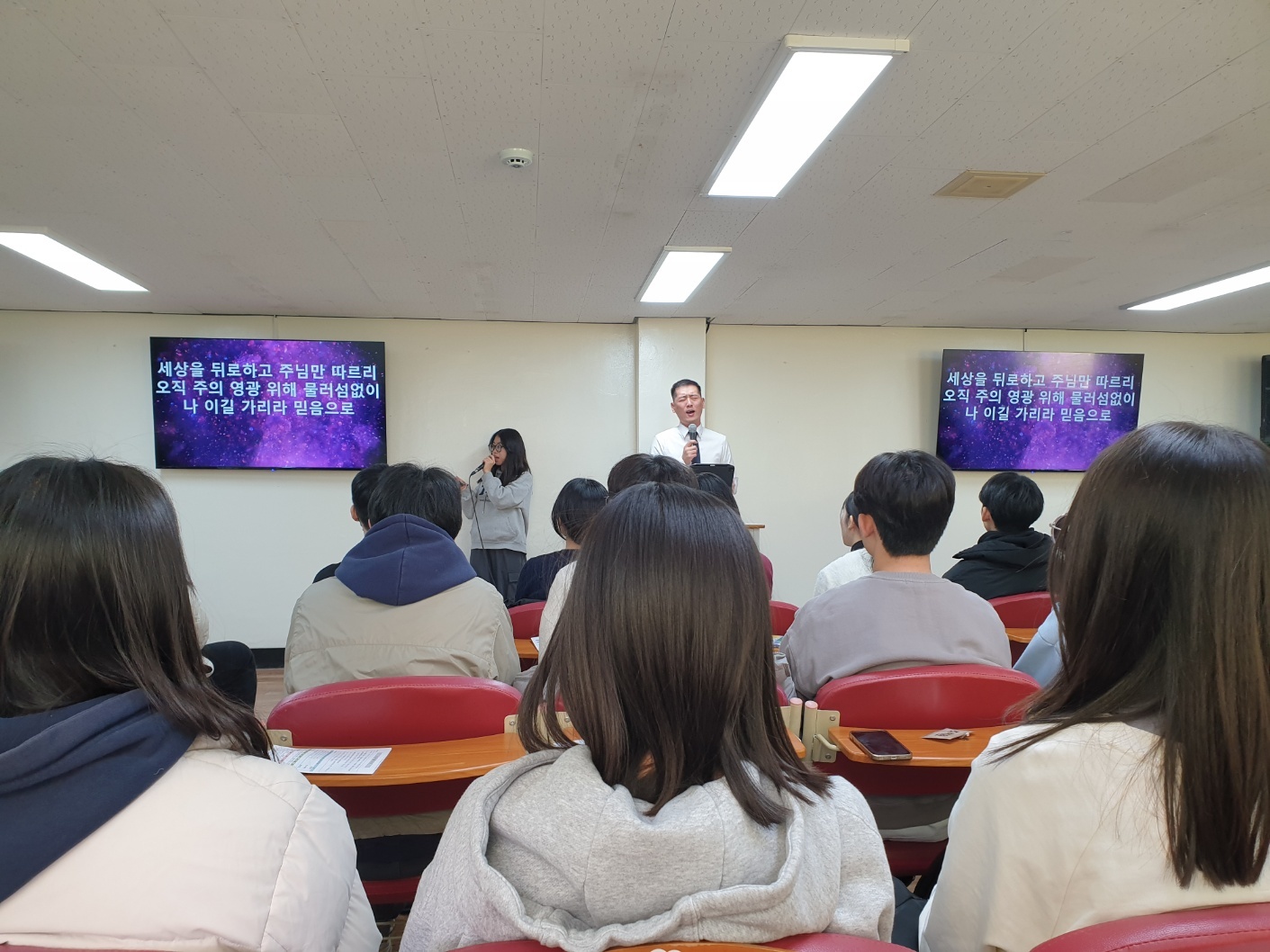 KakaoTalk_20240304_001256161_02.jpg : 고등부 3월 3일 예배 사진입니다