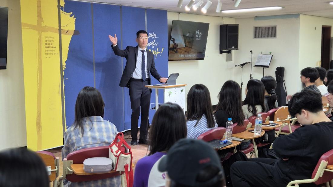 KakaoTalk_20250430_194749363_05.jpg : 4월 27일 고등부 예배 사진입니다~