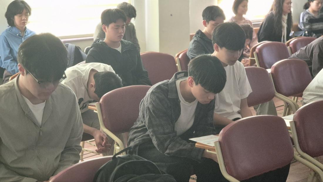 KakaoTalk_20250430_194749363_08.jpg : 4월 27일 고등부 예배 사진입니다~