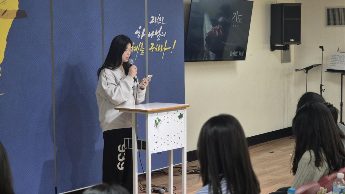 KakaoTalk_20250430_194749363_02.jpg : 4월 27일 고등부 예배 사진입니다~