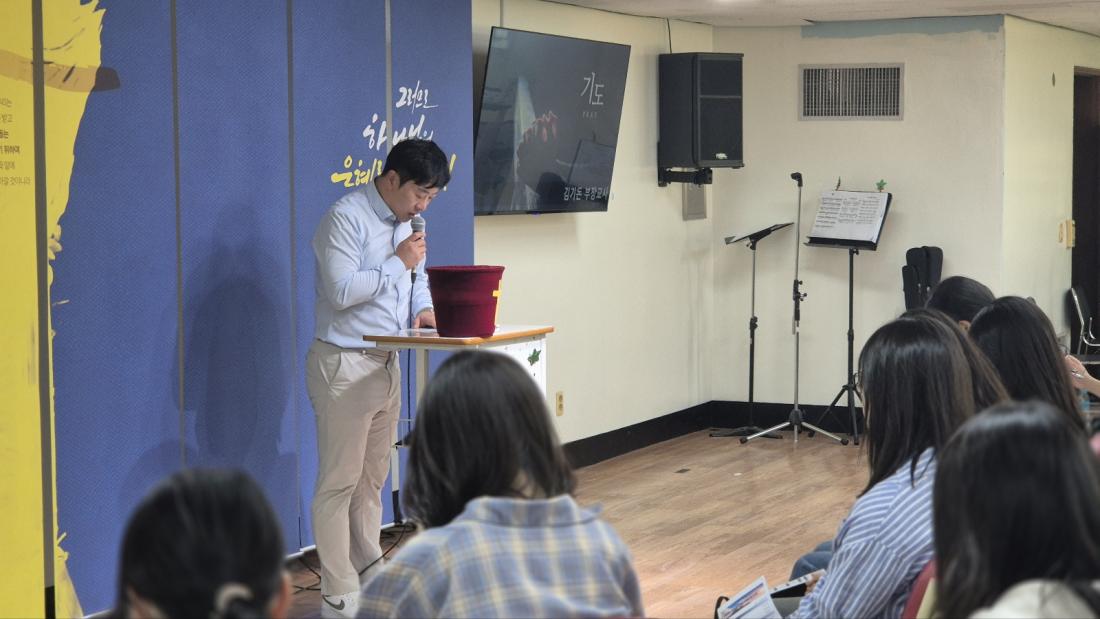 KakaoTalk_20250430_194749363_03.jpg : 4월 27일 고등부 예배 사진입니다~