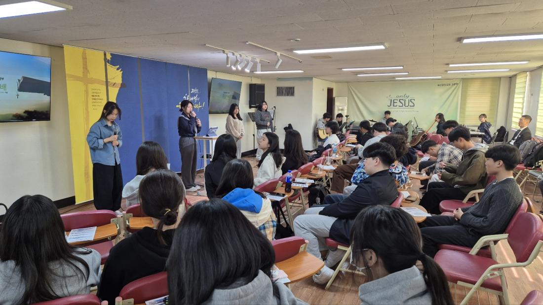 KakaoTalk_20250324_023431342.jpg : 3월 23일 고등부 예배 사진입니다~