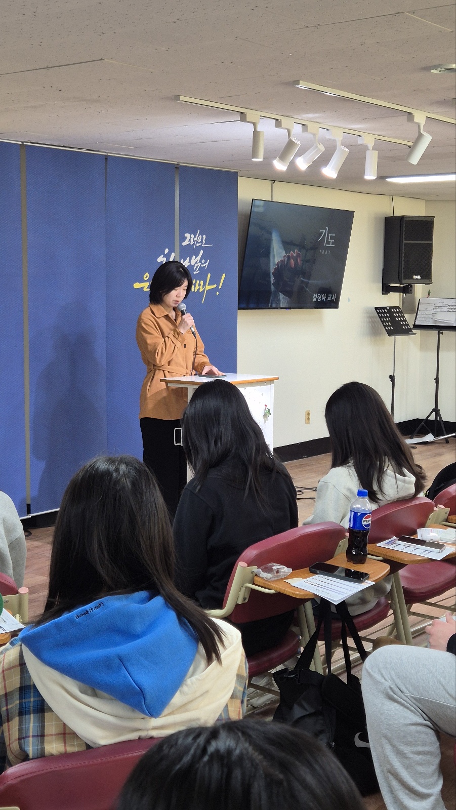 KakaoTalk_20250324_023431342_03.jpg : 3월 23일 고등부 예배 사진입니다~