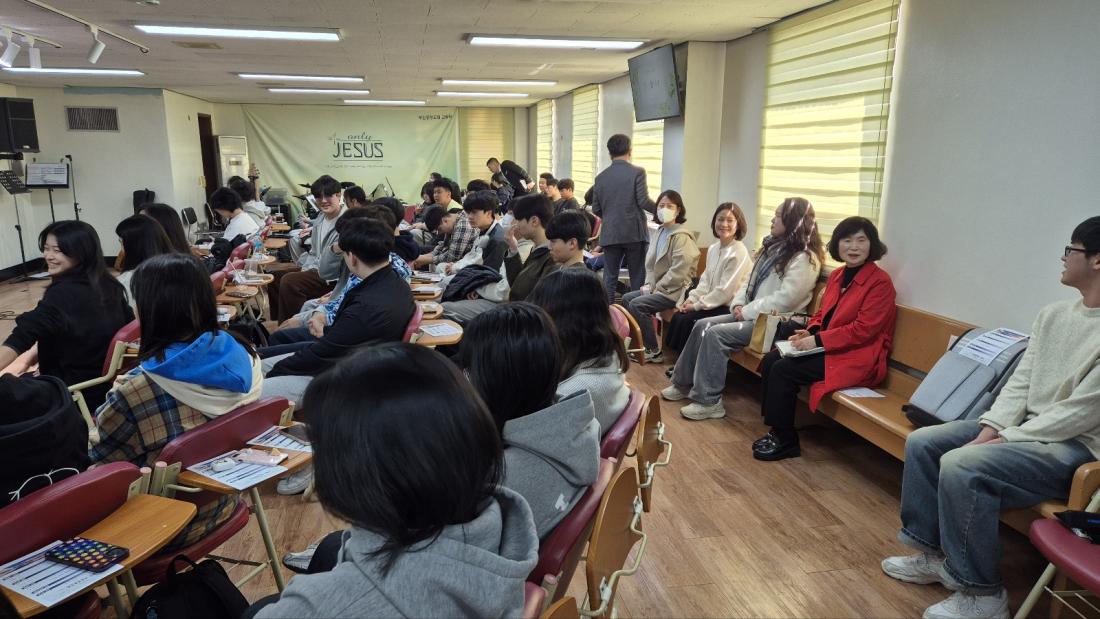 KakaoTalk_20250324_023431342_04.jpg : 3월 23일 고등부 예배 사진입니다~