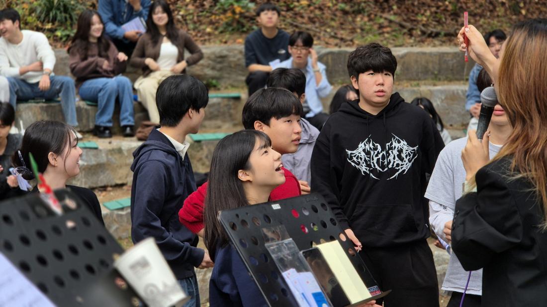 20251019_120155.jpg : 10월 19일 고등부 예배 사진입니다~