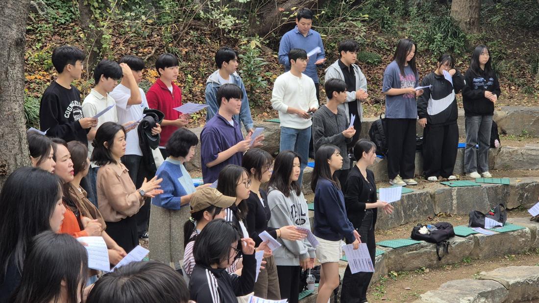 20251019_110332.jpg : 10월 19일 고등부 예배 사진입니다~