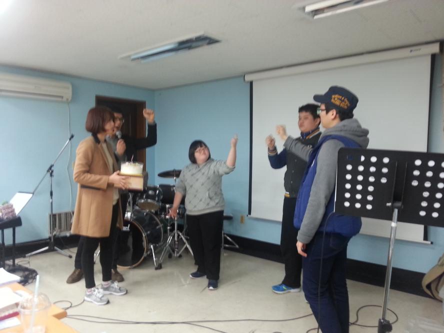 20140302_115559(0).jpg : [고등부] 3월 생일잔치, 새친구, 등반, 이상훈 선생님 송별인사