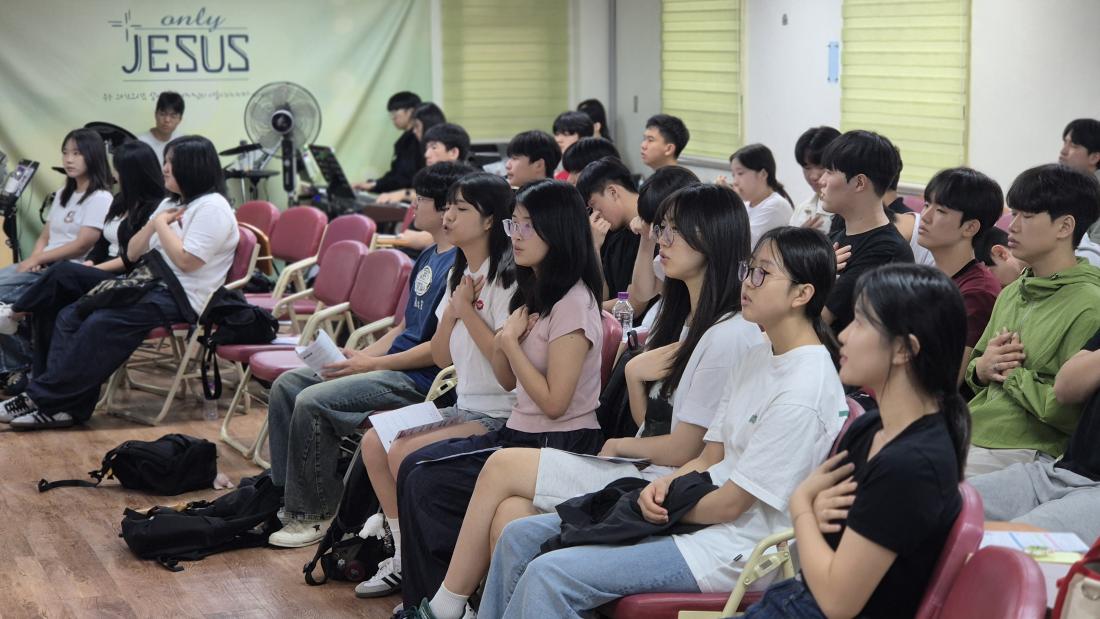 KakaoTalk_20250906_155611063_09.jpg : 8월 10일 고등부 예배 사진입니다~