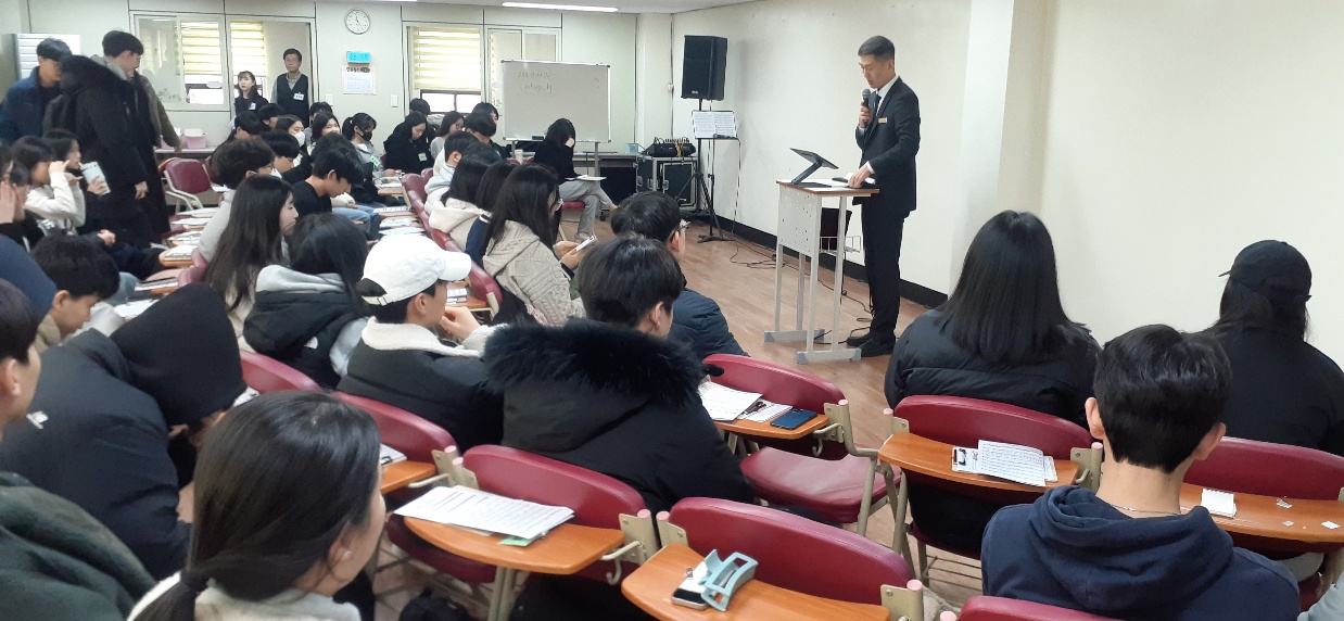 KakaoTalk_20240204_233514458_04.jpg : 2/4 고등부 예배 사진입니다