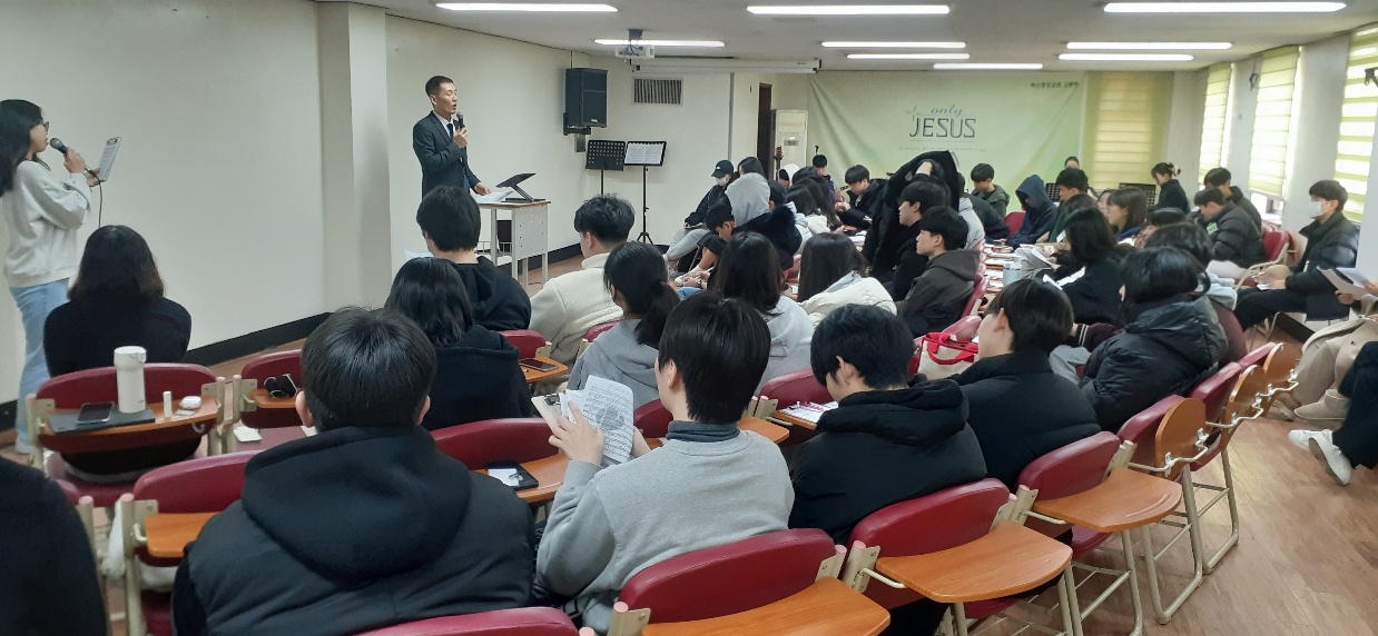 KakaoTalk_20240204_233514458_05.jpg : 2/4 고등부 예배 사진입니다