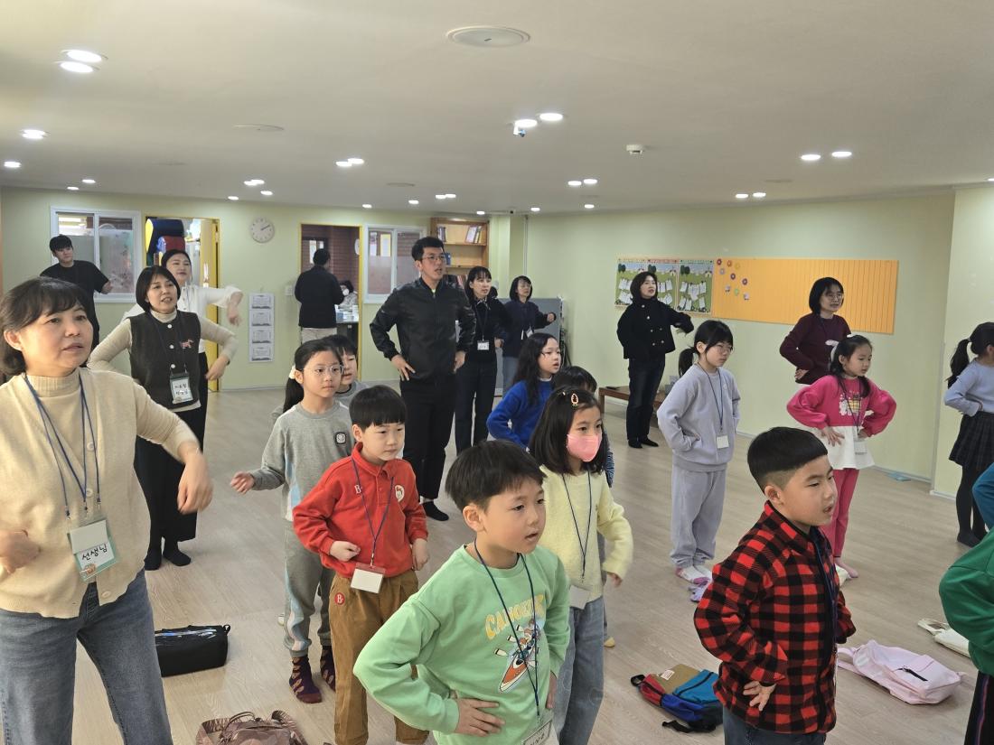 KakaoTalk_20250323_201758842_05.jpg : 3월 넷째 주 예배 모습입니다.
