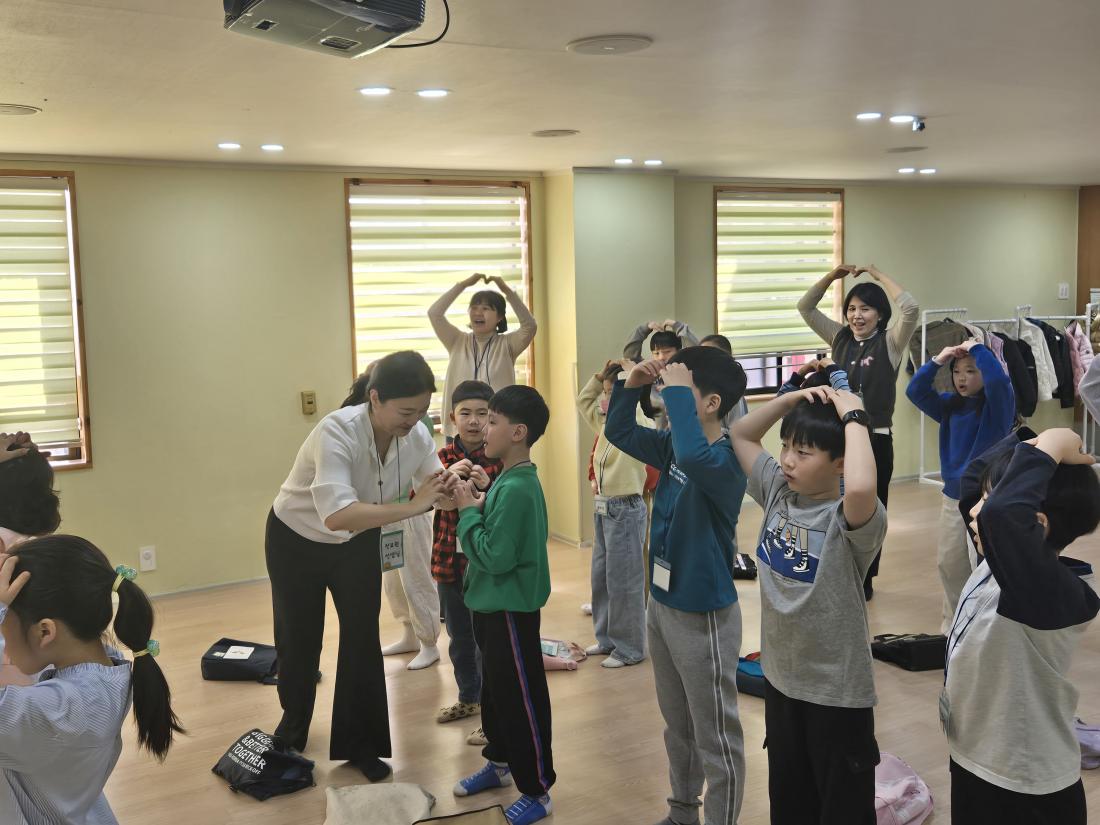 KakaoTalk_20250323_201649105_26.jpg : 3월 넷째 주 예배 모습입니다.