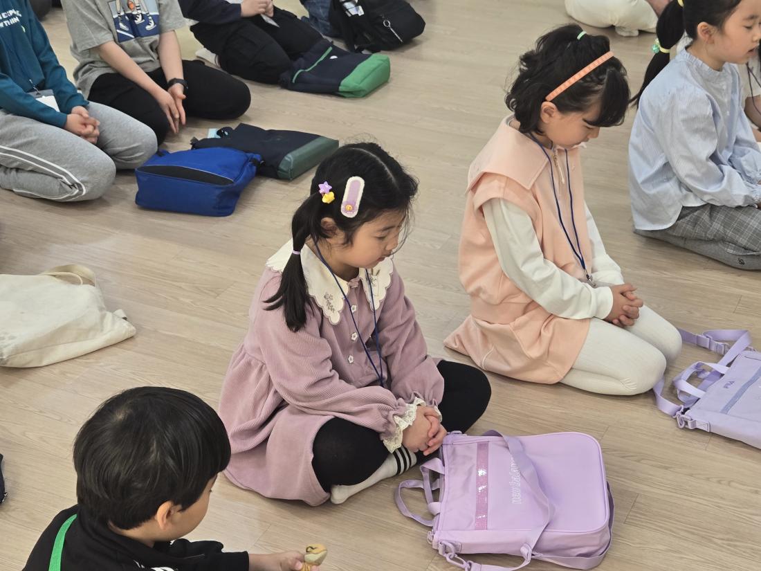 KakaoTalk_20250323_201758842_16.jpg : 3월 넷째 주 예배 모습입니다.