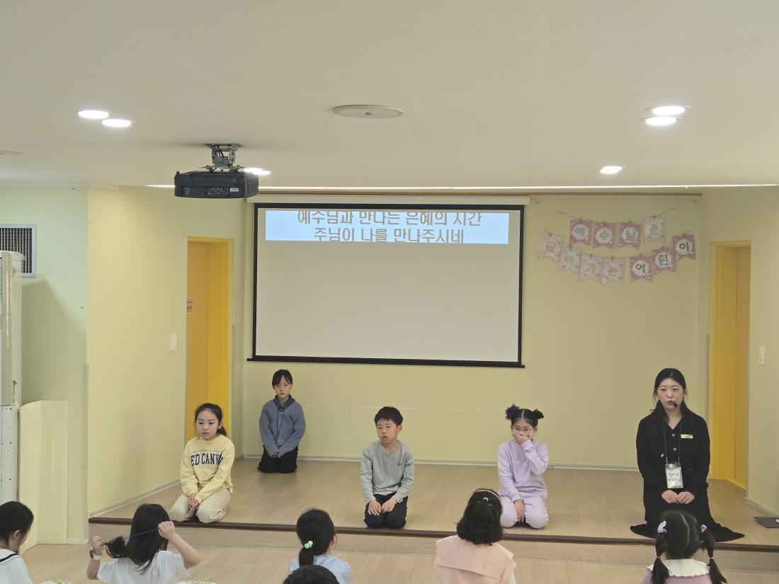 KakaoTalk_20250323_201649105_22.jpg : 3월 넷째 주 예배 모습입니다.