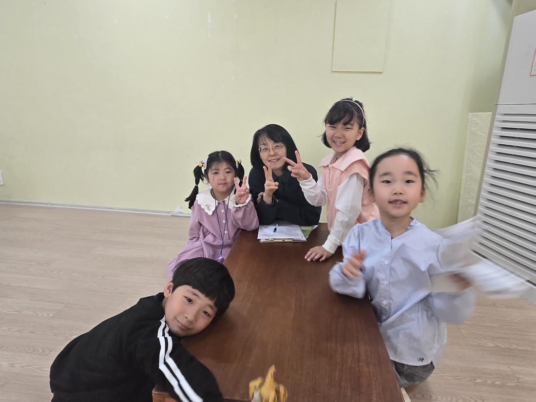 KakaoTalk_20250323_201649105_08.jpg : 3월 넷째 주 예배 모습입니다.