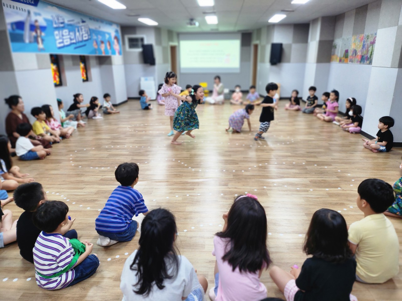 BandPhoto_2023_07_25_14_28_45_44.jpg : 2023년 7월 23일 유치부 예배 <여름성경학교 둘째날>