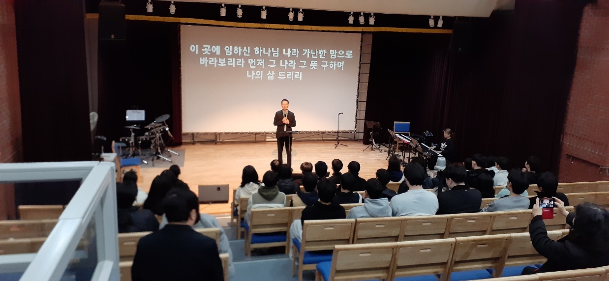 KakaoTalk_20240222_022510666.jpg : 고등부 겨울수련회 1일차, 개회예배 및 점심식사 사진입니다. KakaoTalk_20240222_022510666.jpg : 고등부 겨울수련회 1일차, 개회예배 및 점심식사 사진입니다.