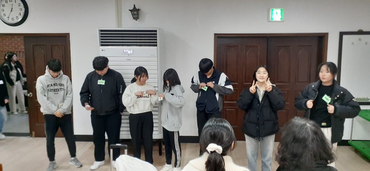 KakaoTalk_20240222_022510666_07.jpg : 고등부 겨울수련회 1일차, 개회예배 및 점심식사 사진입니다. KakaoTalk_20240222_022510666_07.jpg : 고등부 겨울수련회 1일차, 개회예배 및 점심식사 사진입니다.