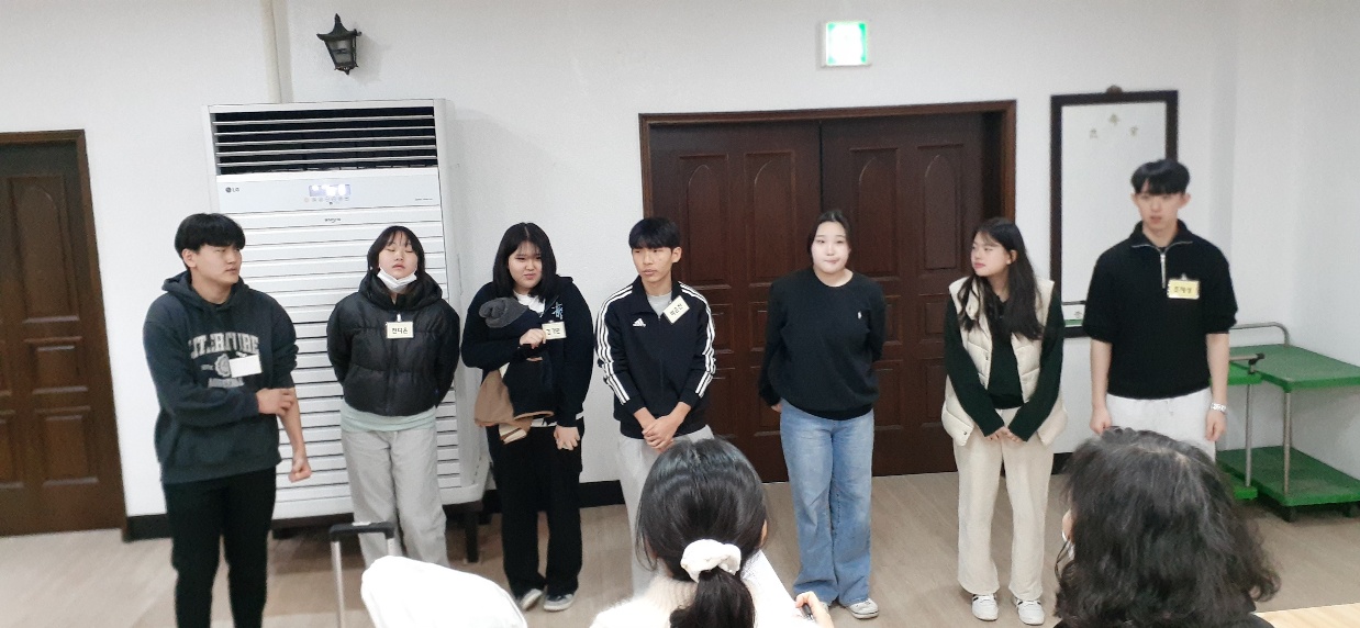 KakaoTalk_20240222_022510666_08.jpg : 고등부 겨울수련회 1일차, 개회예배 및 점심식사 사진입니다. KakaoTalk_20240222_022510666_08.jpg : 고등부 겨울수련회 1일차, 개회예배 및 점심식사 사진입니다.